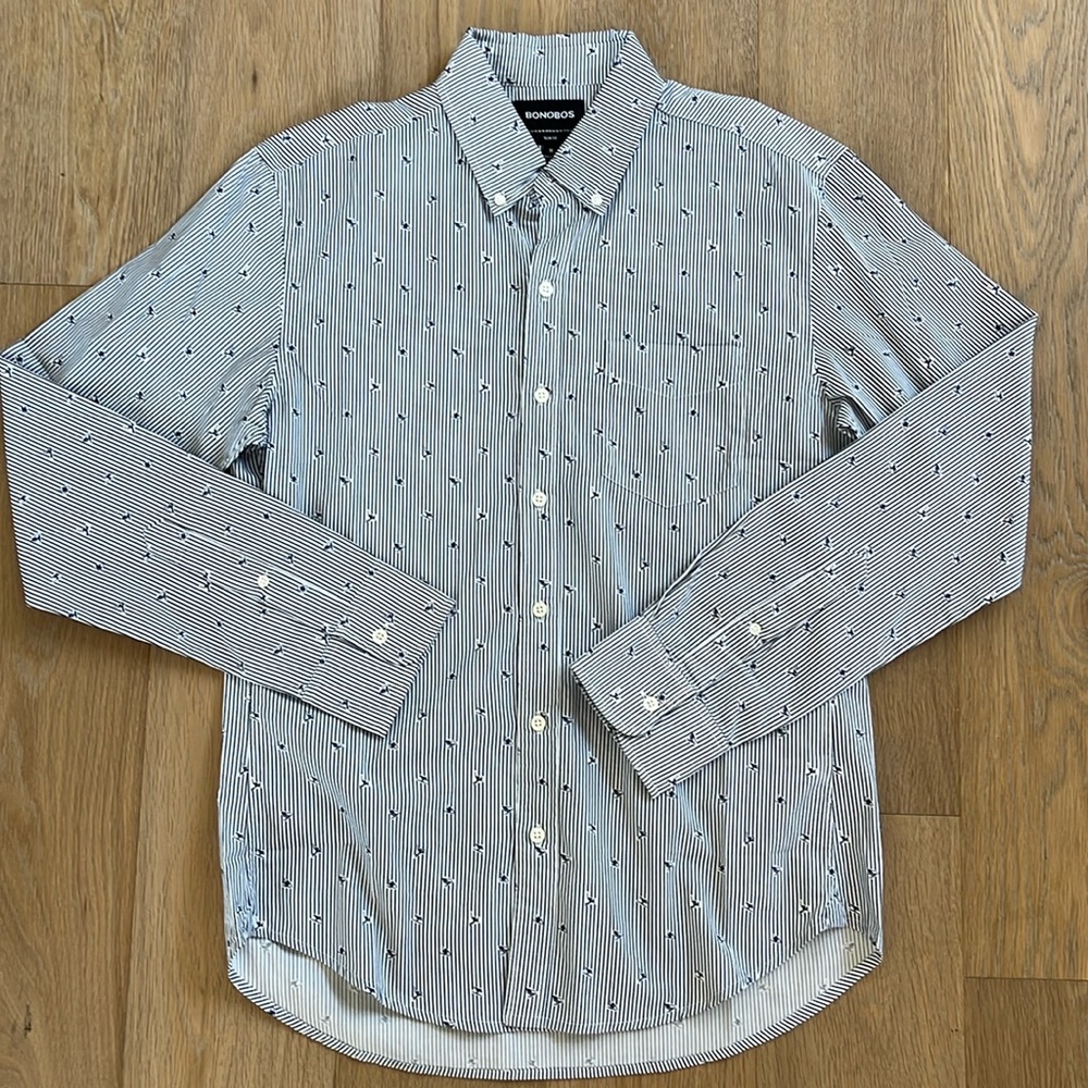NWOT Bonobos Slim Fit Blue and White with Skiers Button Down Medium